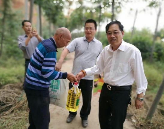 偉志鋼模板董事長(zhǎng)來保軍雙節(jié)扶貧